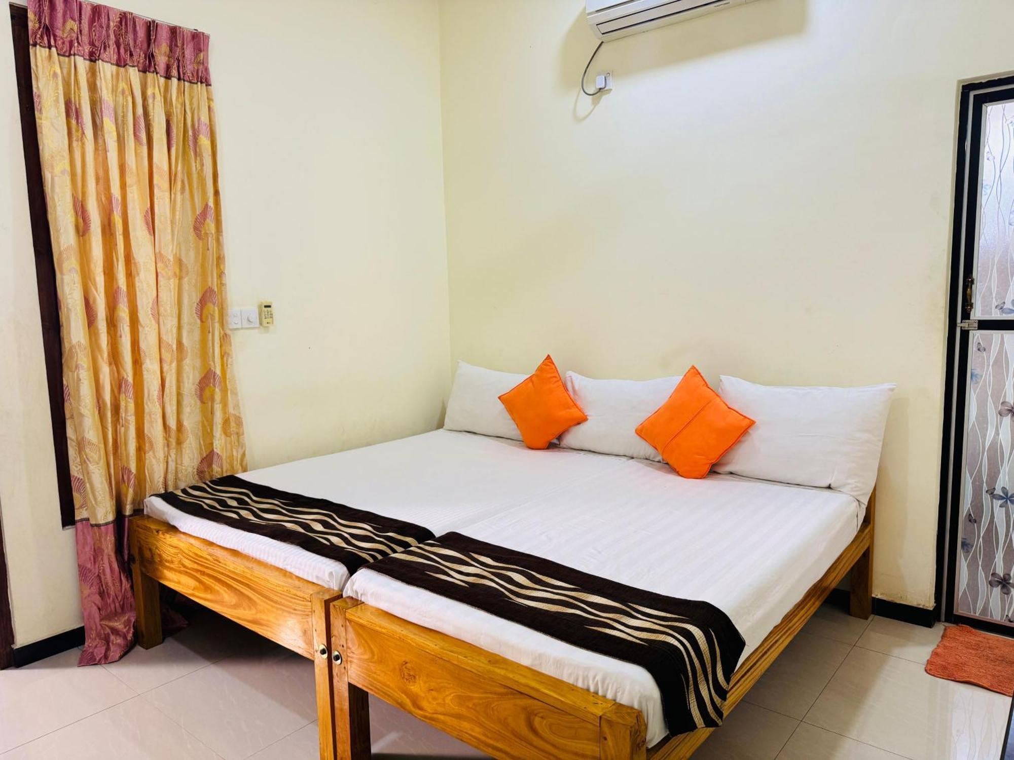 Aa Inn Trincomalee Exterior photo