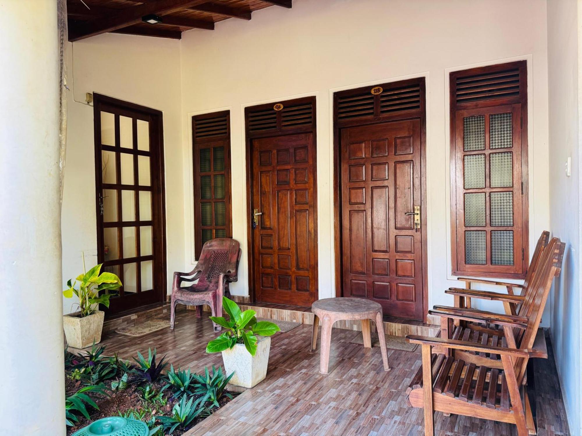 Aa Inn Trincomalee Exterior photo