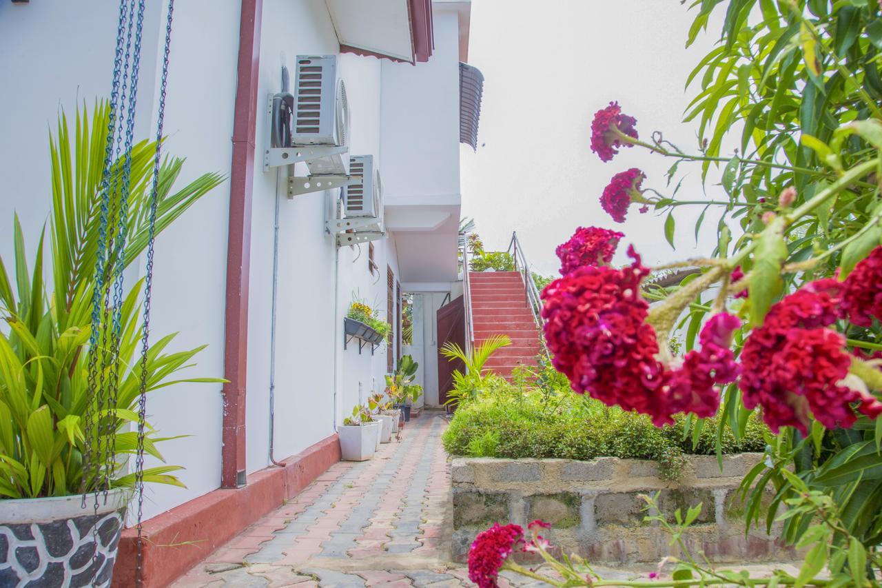 Aa Inn Trincomalee Exterior photo