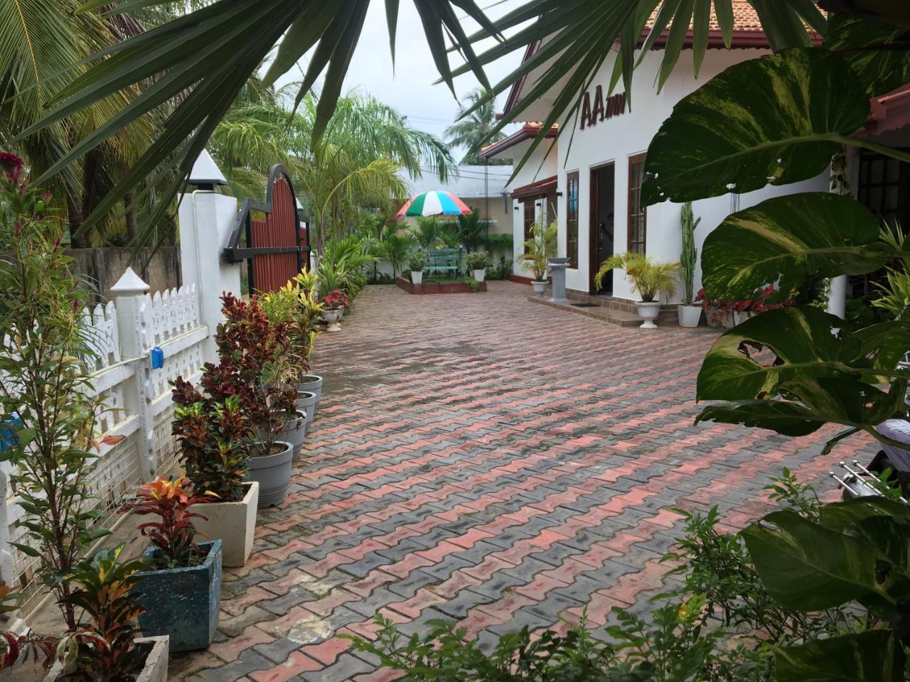 Aa Inn Trincomalee Exterior photo